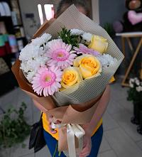 Букет цветов из:  Герберы, Розы и Хризантемы в Александрове