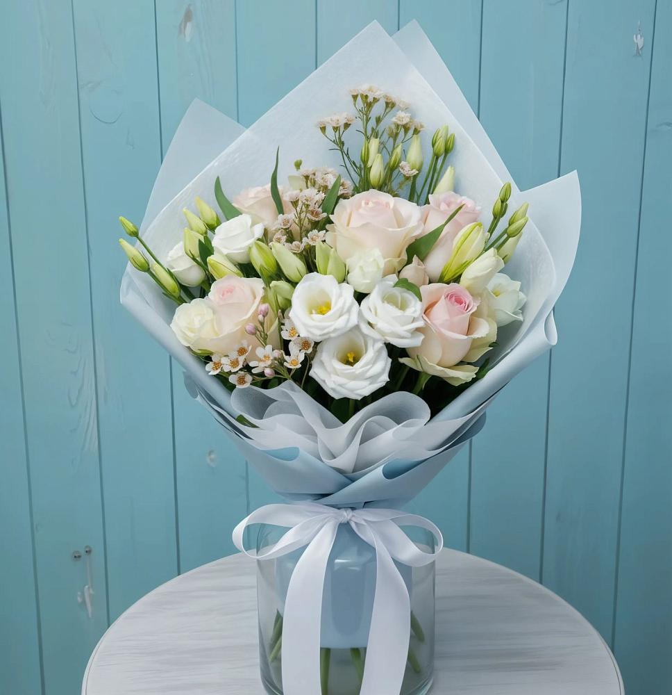 Букет цветов из: Розы и Лизиантусы в Александрове