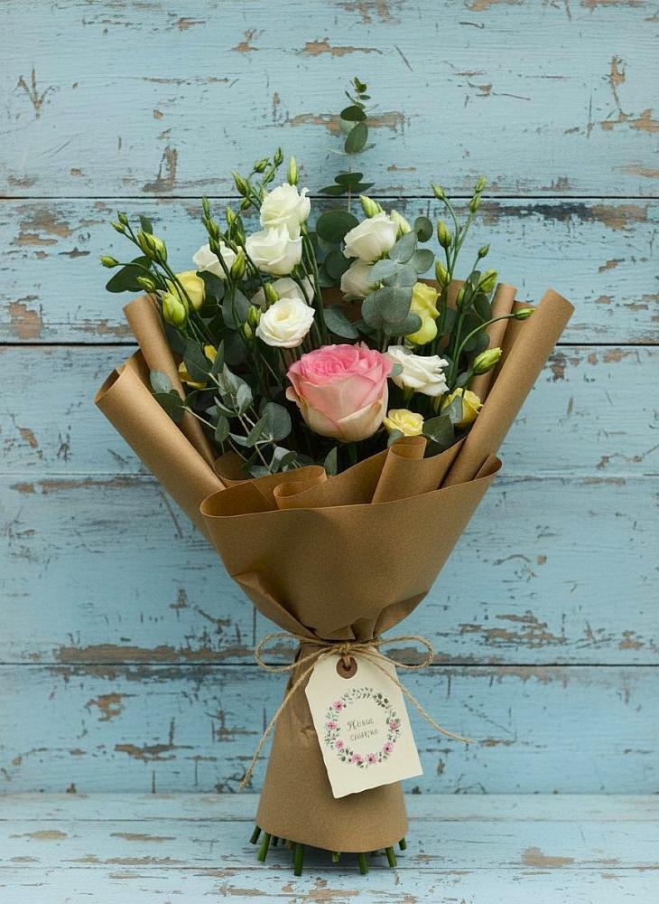 Букет цветов из: Розы и Лизиантусы в Александрове