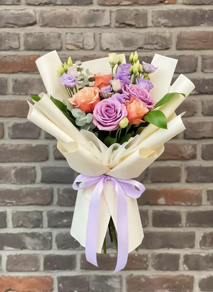 Букет цветов из: Лизиантусы и Розы в Александрове