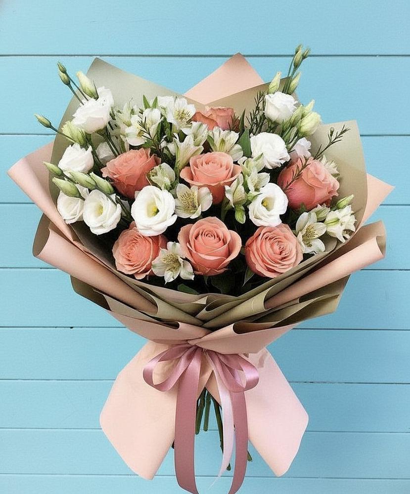 Букет цветов из: Розы, Альстромерии и Лизиантусы в Александрове
