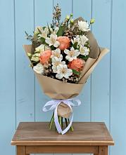 Букет цветов из:  Альстромерии, Лизиантусы, Розы и Хризантемы в Александрове