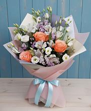 Букет цветов из:  Лизиантусы, Розы, Альстромерии и Гипсофила в Александрове