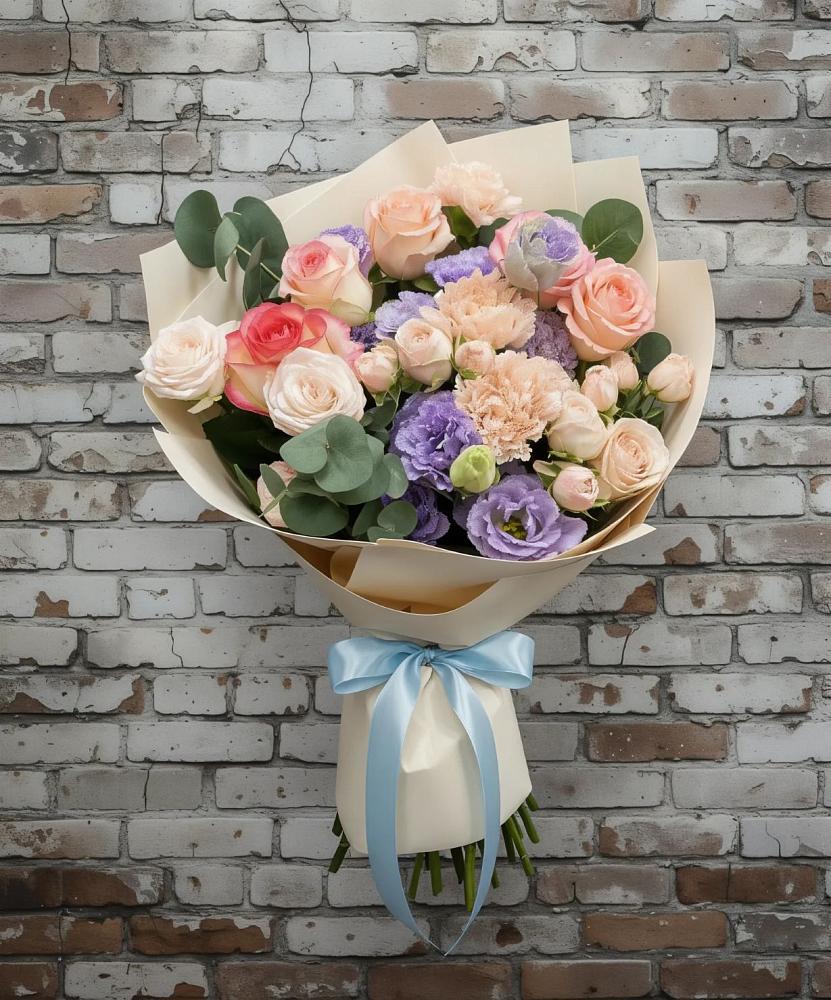 Букет цветов из: Розы, Лизиантусы и Гвоздики в Александрове