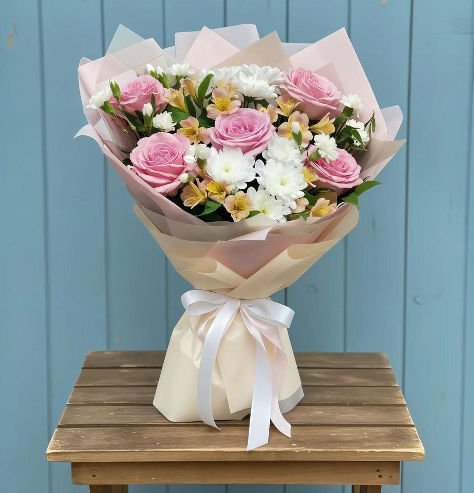 Букет цветов из: Гвоздики, Орхидеи и Розы в Александрове