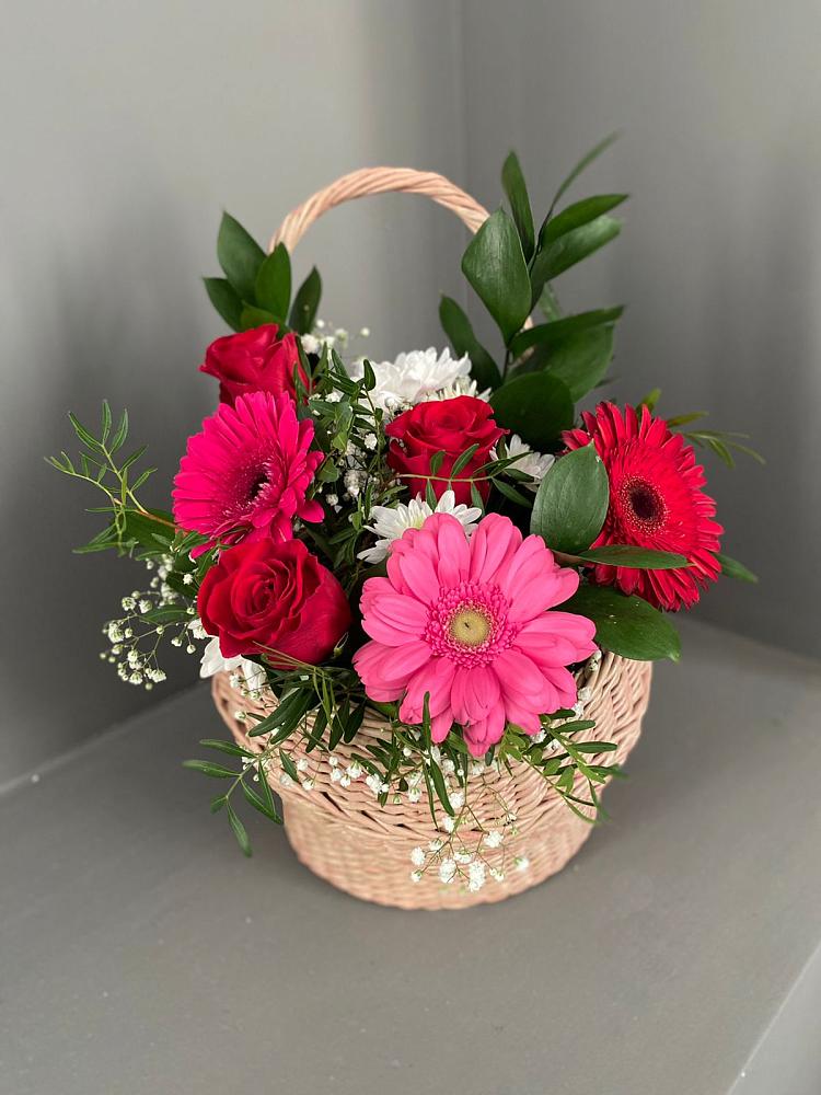 Цветочная композиция из Розы, Хризантемы и Герберы в корзине в Александрове