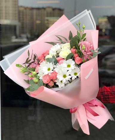 Букет цветов из: Розы, Лизиантусы и Хризантемы в Александрове