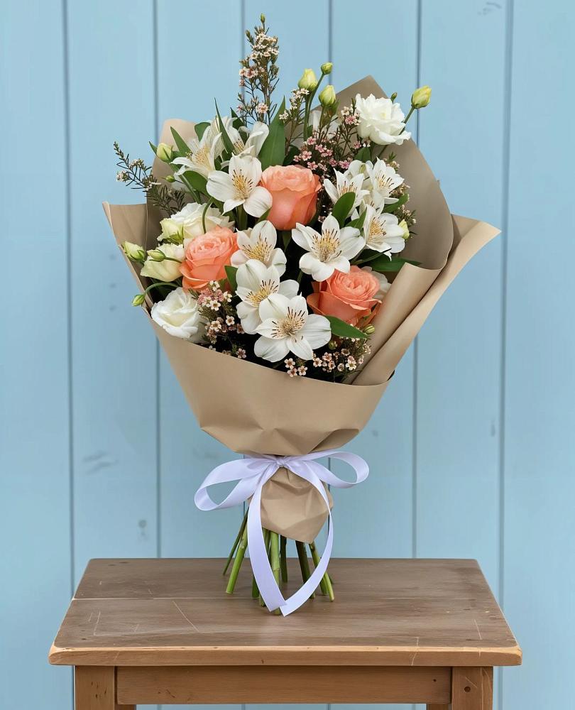 Букет цветов из: Альстромерии, Лизиантусы, Розы и Хризантемы в Александрове