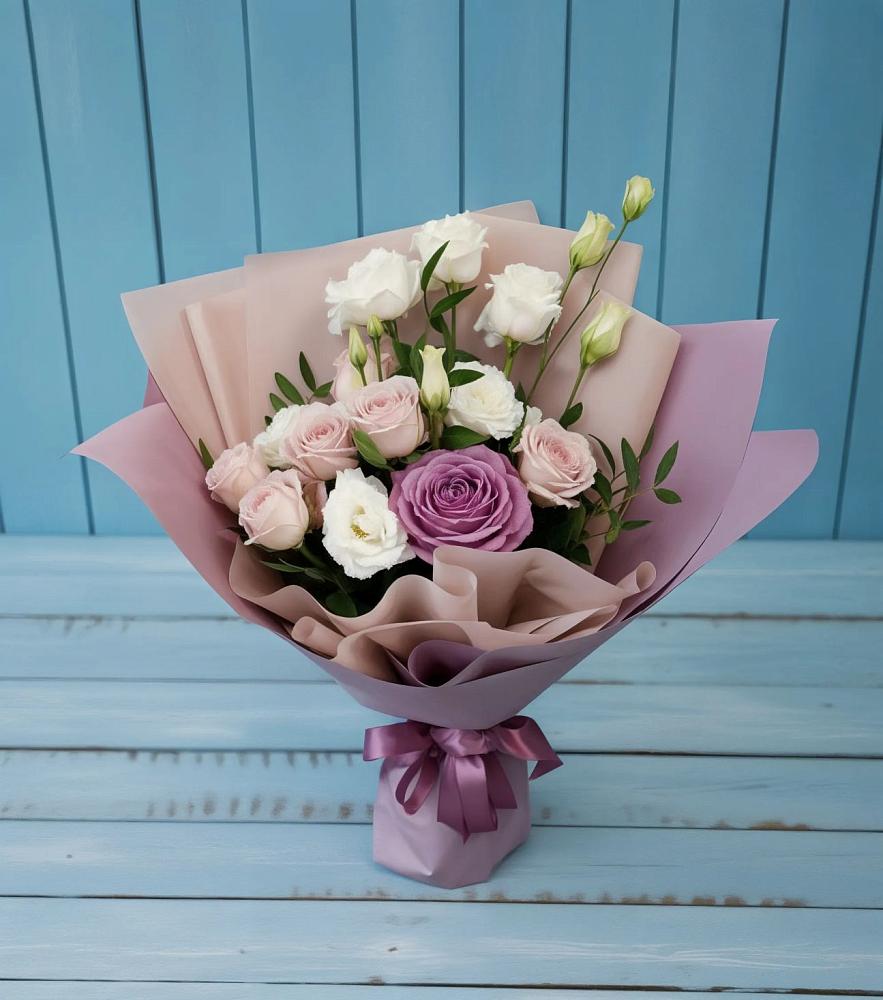 Букет цветов из: Розы и Лизиантусы в Александрове